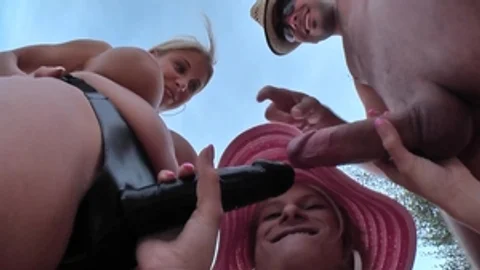 Conheci Duas Mulheres Casadas Na Praia E Levei Para Casa E Fodi Na Piscina videos Amador