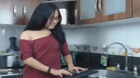 Trans Flashing large stiff shlong ass