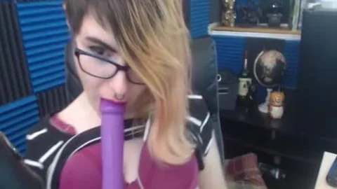 Reneestatic Whispering And Giving Sloppy engulf